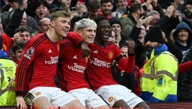 江南体育APP下载-PES2013游戏中的英超球衣设计与还原度分析